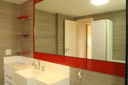 Apartamento à venda com 165m², 4 quartos e 3 vagasBanheiro da Suíte