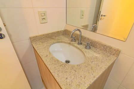 Apartamento à venda com 66m², 2 quartos e 1 vaga Apartamento à venda com 66m², 2 quartos e 1 vagaBanheiro Social