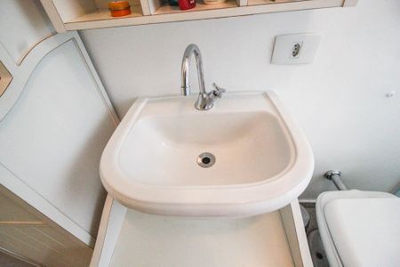 Apartamento à venda com 76m², 2 quartos e sem vaga Apartamento à venda com 76m², 2 quartos e sem vagaBanheiro