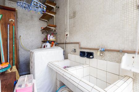Casa à venda com 144m², 2 quartos e 3 vagas Casa à venda com 144m², 2 quartos e 3 vagasÁrea de Serviço