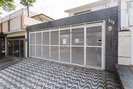 Casa à venda com 144m², 2 quartos e 3 vagas Casa à venda com 144m², 2 quartos e 3 vagasFachada