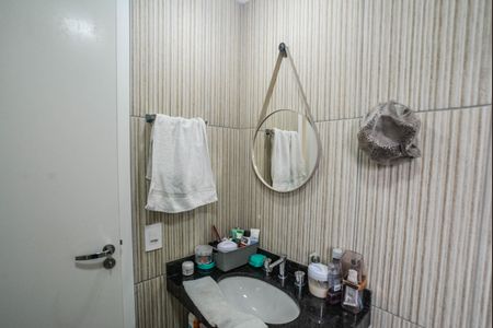 Apartamento à venda com 73m², 2 quartos e 2 vagas Apartamento à venda com 73m², 2 quartos e 2 vagasBanheiro da Suíte