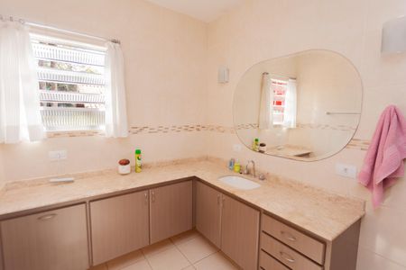 Casa à venda com 270m², 4 quartos e 4 vagasBanheiro Social