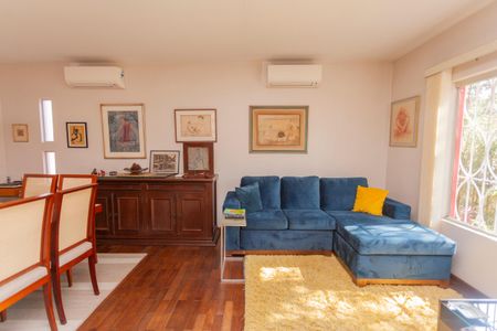 Casa à venda com 270m², 4 quartos e 4 vagasSala