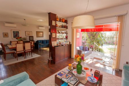 Casa à venda com 270m², 4 quartos e 4 vagasSala