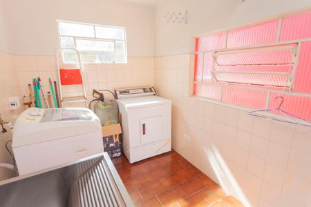 Casa à venda com 270m², 4 quartos e 4 vagasLavanderia