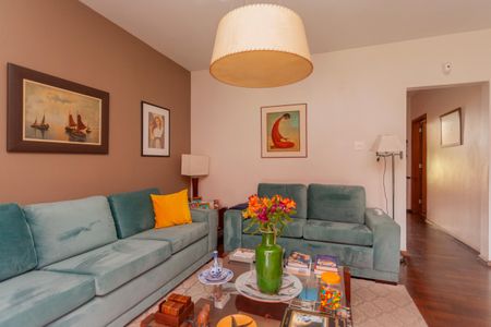 Casa à venda com 270m², 4 quartos e 4 vagasSala