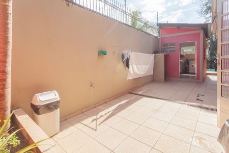 Casa à venda com 270m², 4 quartos e 4 vagasÁrea de Serviço - Área Externa