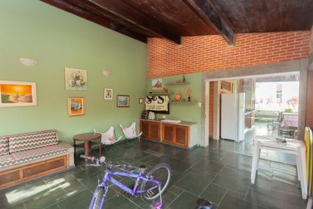 Casa à venda com 270m², 4 quartos e 4 vagasÁrea comum - Salão de Festas