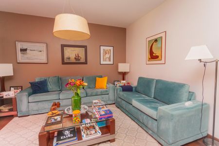 Casa à venda com 270m², 4 quartos e 4 vagasSala