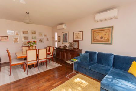 Casa à venda com 270m², 4 quartos e 4 vagasSala