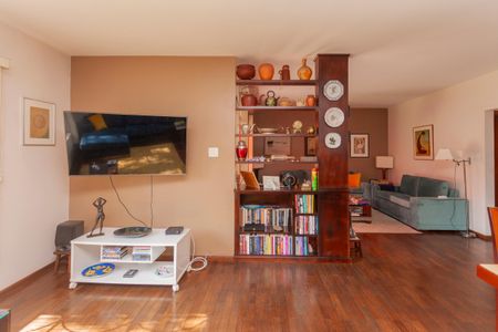 Casa à venda com 270m², 4 quartos e 4 vagasSala