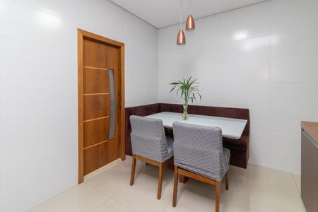 Casa à venda com 182m², 2 quartos e 2 vagasCozinha