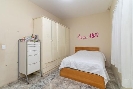 Casa à venda com 182m², 2 quartos e 2 vagasSuíte