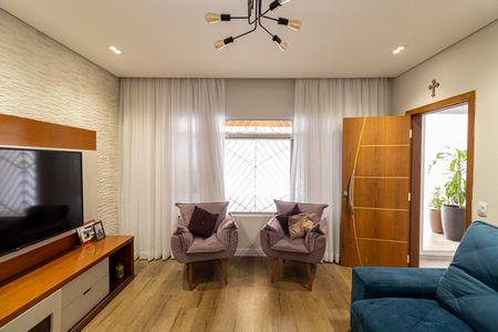 Casa à venda com 182m², 2 quartos e 2 vagas Casa à venda com 182m², 2 quartos e 2 vagasSala