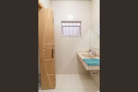 Casa à venda com 182m², 2 quartos e 2 vagasBanheiro da Suíte