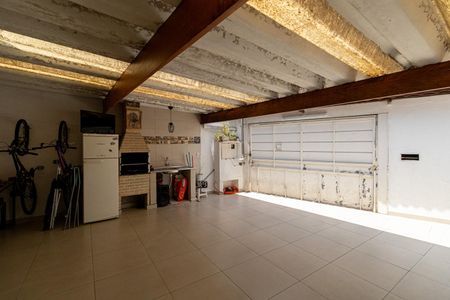 Casa à venda com 182m², 2 quartos e 2 vagas Casa à venda com 182m², 2 quartos e 2 vagasGaragem