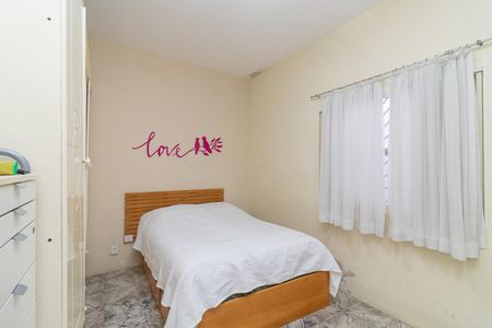 Casa à venda com 182m², 2 quartos e 2 vagasSuíte