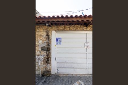 Casa à venda com 182m², 2 quartos e 2 vagasFachada + plaquinha