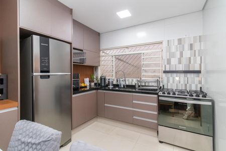 Casa à venda com 182m², 2 quartos e 2 vagasCozinha