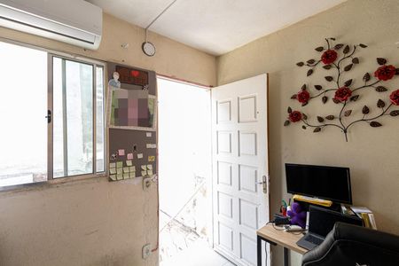 Casa à venda com 182m², 2 quartos e 2 vagas Casa à venda com 182m², 2 quartos e 2 vagasQuarto de Serviço