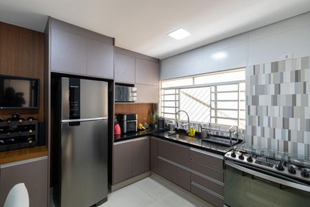 Casa à venda com 182m², 2 quartos e 2 vagas Casa à venda com 182m², 2 quartos e 2 vagasCozinha