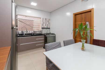 Casa à venda com 182m², 2 quartos e 2 vagasCozinha