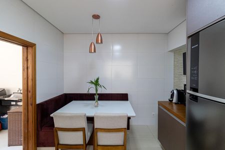 Casa à venda com 182m², 2 quartos e 2 vagas Casa à venda com 182m², 2 quartos e 2 vagasCozinha