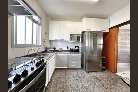 Apartamento à venda com 167m², 4 quartos e 3 vagas Apartamento à venda com 167m², 4 quartos e 3 vagasCozinha