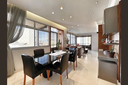 Apartamento à venda com 167m², 4 quartos e 3 vagas Apartamento à venda com 167m², 4 quartos e 3 vagasSala