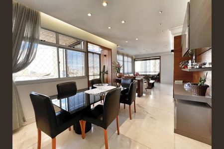 Apartamento à venda com 167m², 4 quartos e 3 vagas Apartamento à venda com 167m², 4 quartos e 3 vagasSala