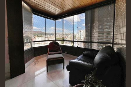 Apartamento à venda com 167m², 4 quartos e 3 vagas Apartamento à venda com 167m², 4 quartos e 3 vagasSala