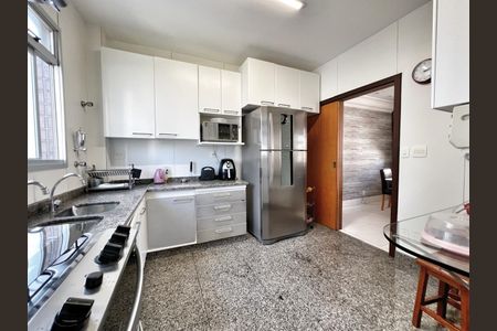 Apartamento à venda com 167m², 4 quartos e 3 vagas Apartamento à venda com 167m², 4 quartos e 3 vagasCozinha