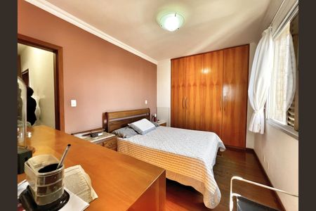 Apartamento à venda com 167m², 4 quartos e 3 vagas Apartamento à venda com 167m², 4 quartos e 3 vagasQuarto 4