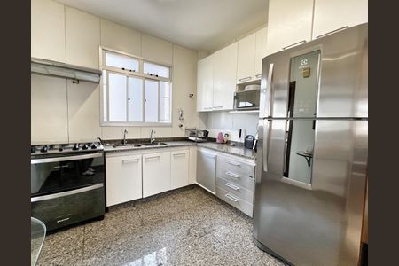 Apartamento à venda com 167m², 4 quartos e 3 vagas Apartamento à venda com 167m², 4 quartos e 3 vagasCozinha