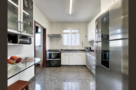 Apartamento à venda com 167m², 4 quartos e 3 vagas Apartamento à venda com 167m², 4 quartos e 3 vagasCozinha