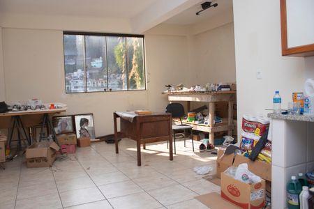 Casa à venda com 704m², 4 quartos e 5 vagas Casa à venda com 704m², 4 quartos e 5 vagasSala