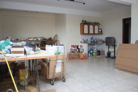 Casa à venda com 704m², 4 quartos e 5 vagas Casa à venda com 704m², 4 quartos e 5 vagasSala