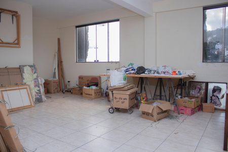 Casa à venda com 704m², 4 quartos e 5 vagas Casa à venda com 704m², 4 quartos e 5 vagasSala