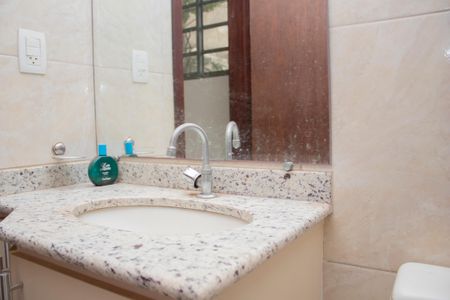 Casa à venda com 704m², 4 quartos e 5 vagas Casa à venda com 704m², 4 quartos e 5 vagasBanheiro 4