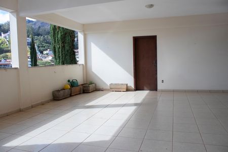 Casa à venda com 704m², 4 quartos e 5 vagas Casa à venda com 704m², 4 quartos e 5 vagasGaragem