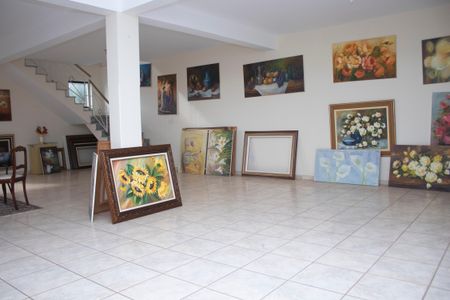 Casa à venda com 704m², 4 quartos e 5 vagas Casa à venda com 704m², 4 quartos e 5 vagasSala