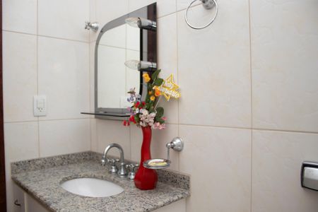 Casa à venda com 704m², 4 quartos e 5 vagas Casa à venda com 704m², 4 quartos e 5 vagasBanheiro 3