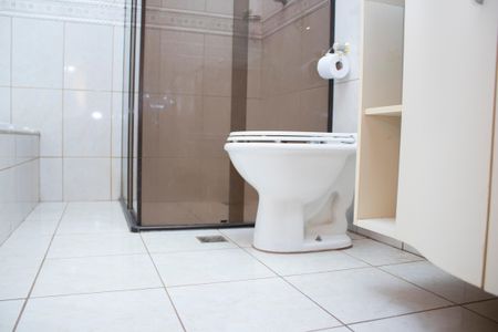 Casa à venda com 704m², 4 quartos e 5 vagas Casa à venda com 704m², 4 quartos e 5 vagasBanheiro 2