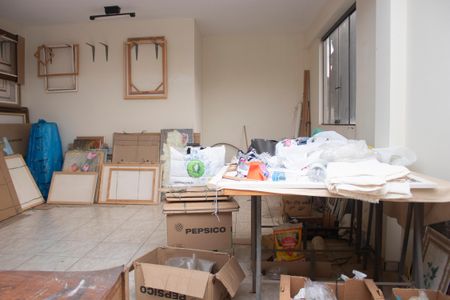 Casa à venda com 704m², 4 quartos e 5 vagas Casa à venda com 704m², 4 quartos e 5 vagasSala