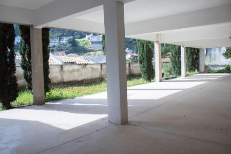 Casa à venda com 704m², 4 quartos e 5 vagas Casa à venda com 704m², 4 quartos e 5 vagasGaragem