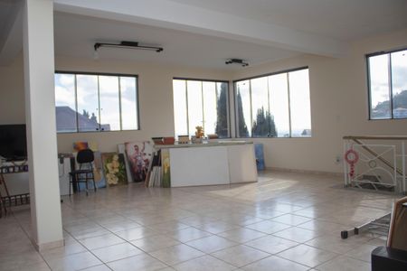 Casa à venda com 704m², 4 quartos e 5 vagas Casa à venda com 704m², 4 quartos e 5 vagasSala