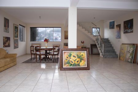 Casa à venda com 704m², 4 quartos e 5 vagas Casa à venda com 704m², 4 quartos e 5 vagasSala