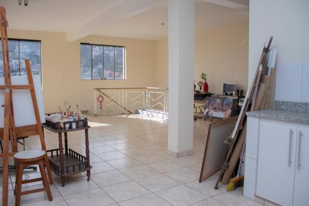 Casa à venda com 704m², 4 quartos e 5 vagas Casa à venda com 704m², 4 quartos e 5 vagasSala