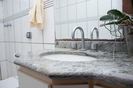 Casa à venda com 704m², 4 quartos e 5 vagas Casa à venda com 704m², 4 quartos e 5 vagasBanheiro Suíte